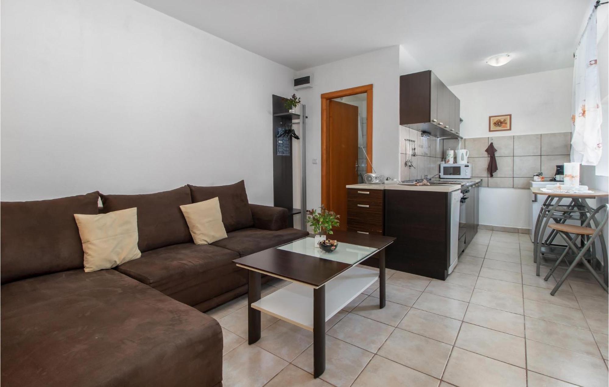 Nice Apartment In Smrika With Kitchen Exterior foto