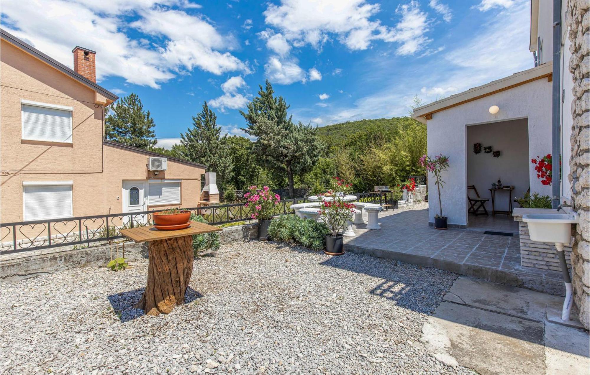 Nice Apartment In Smrika With Kitchen Exterior foto